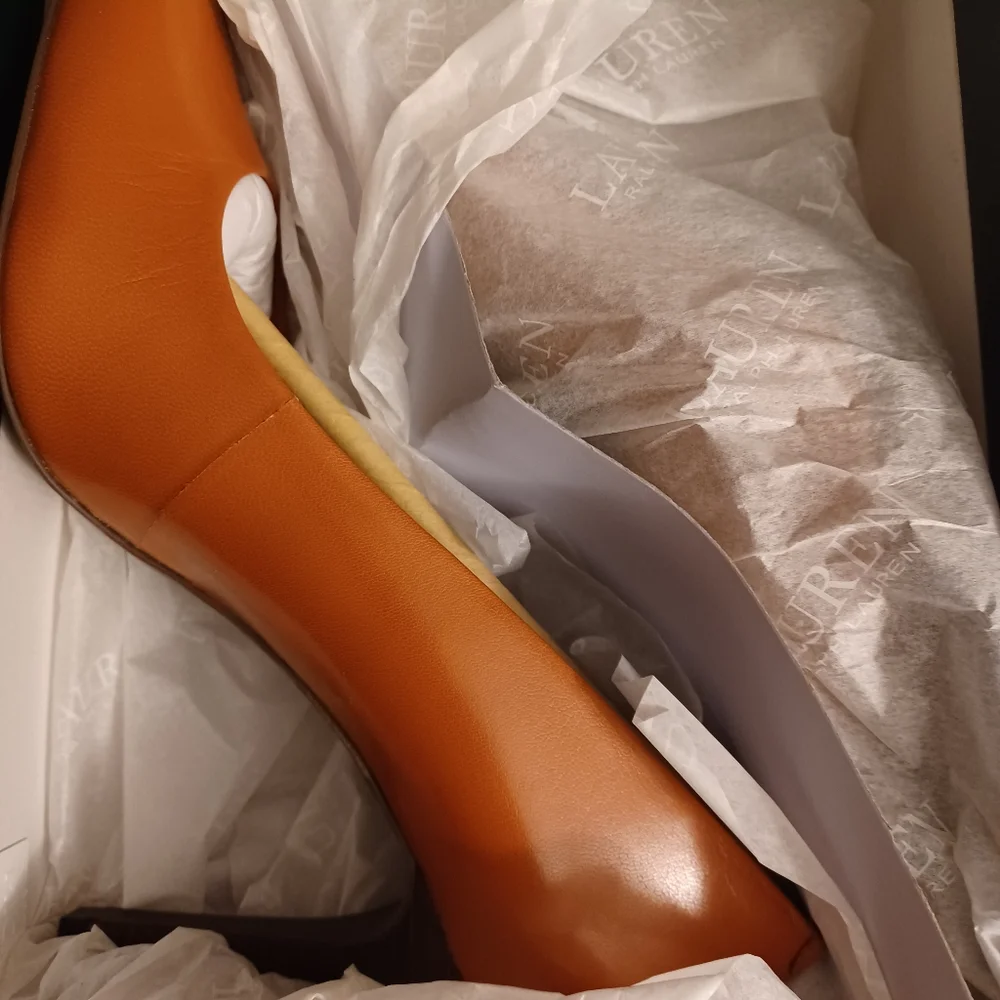 Shoes - Picture 8 of 9